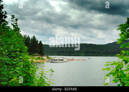 Schluchsee a le plus grand lac dans la Forêt Noire, sept kilomètres de long 14 kilomètres de large et 61 mètres de profondeur c'est un artifi Banque D'Images