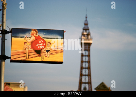 Une nouveauté photo dans l'avant-plan d'une vue sur la tour de Blackpool Banque D'Images