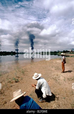 La pollution des gaz de combustion de la production de pétrole villamosa mexique Banque D'Images