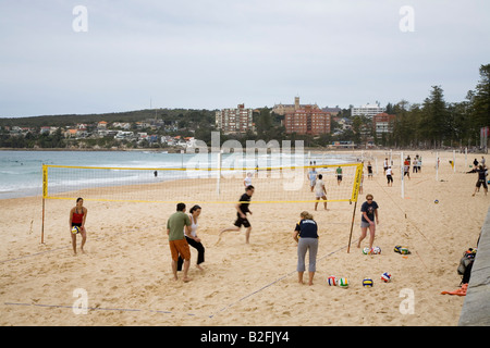 Jeux de Volley-ball de plage et les leçons sur Manly Beach, Sydney, Australie Banque D'Images