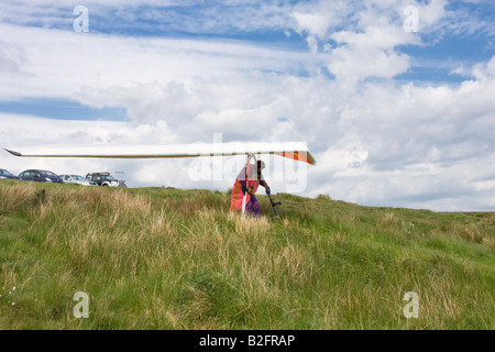 Deltaplane Séquence de lancement de 1 Buckstones 12 off Edge, West Yorkshire Banque D'Images