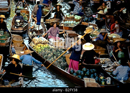 L'Damnern Saduak floating market - l'un des derniers marchés authentiques dans la banlieue de Bangkok, Thaïlande Banque D'Images