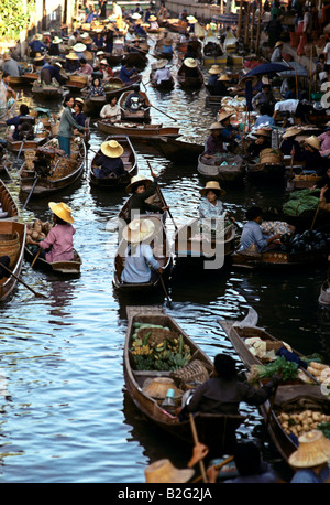 L'Damnern Saduak floating market - l'un des derniers marchés authentiques dans la banlieue de Bangkok, Thaïlande Banque D'Images