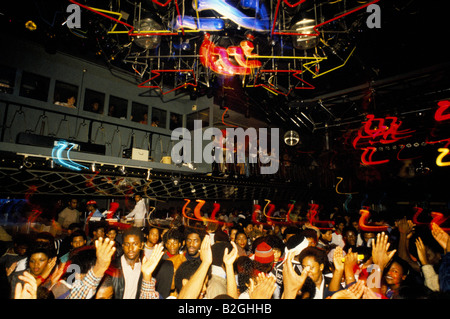 Foule sur le dancefloor à brimingham powerhouse Banque D'Images