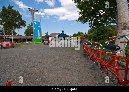 Les quadricycles touristiques modernes disponibles à la location à l'heure ou jour Banque D'Images