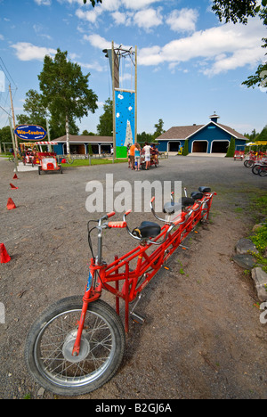 Les quadricycles touristiques modernes disponibles à la location à l'heure ou jour Banque D'Images