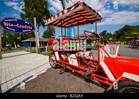 Les quadricycles touristiques modernes disponibles à la location à l'heure ou jour Banque D'Images