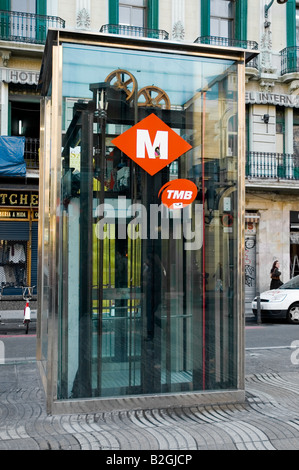 Entrée de métro ascenseur dans las rambla Barcelona Espagne Banque D'Images