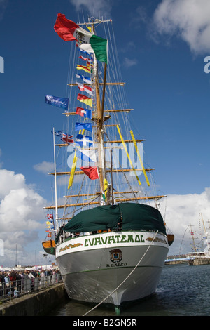 Liverpool Merseyside England UK Juillet Cuauhtemoc un navire de la marine mexicaine et un participant à la course des grands voiliers événement un événement populaire English city Banque D'Images