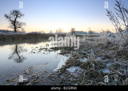 Frosty matin sur la rivière Cam à Grantchester Banque D'Images