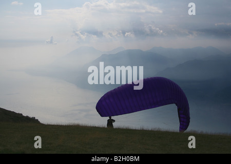 Plus de parapente Malcesine, sur le lac de Garde, Italie Banque D'Images