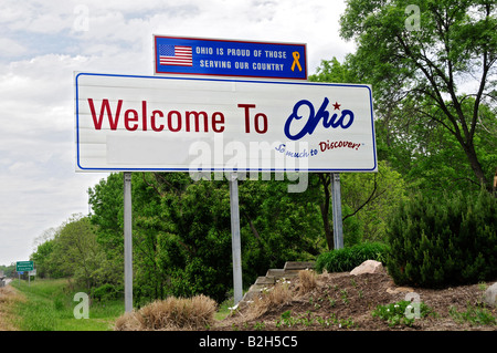 Bienvenue à l'Ohio signe sur l'Interstate 80 saisie à partir de la Pennsylvanie Banque D'Images