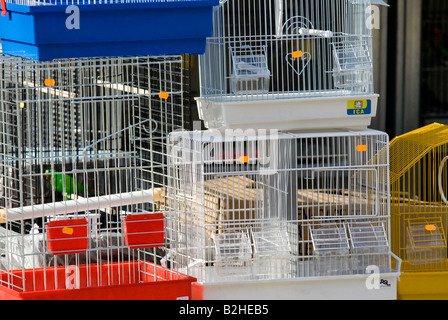 Las Ramblas les cages à oiseaux vendeur à Barcelone Espagne Banque D'Images