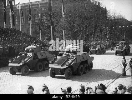 Nazisme / socialisme national, politique, annexion de l'Autriche 1938, défilé du Bundesheer autrichien avant Adolf Hitler, Heldenplatz, Vienne, 15.3.1938, char Bataillon avec ADGZ véhicules blindés de reconnaissance, Allemagne nazie, Third Reich, Anschluss, occupation, chars, XXe siècle, historique, peuple, 1930, Banque D'Images