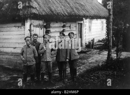 Événements, première Guerre mondiale / première Guerre mondiale, front de l'est, arrière-zone, un groupe de soldats allemands en Russie, d'abord de la droite Ailer Anton 'Toni', vers 1916, Banque D'Images