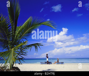 Géographie / billet, de la Jamaïque, Negril, Jamaïque, l'ouest de la plage touristique, maison de vacances, vacances, vacances, Caraïbes, homme et femme talki Banque D'Images