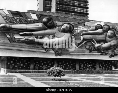 Géographie / voyages, Mexique, Mexico, bâtiments, Université nationale autonome du Mexique, construite en 1954, peinture murale de Diego Rivera, vue extérieure, 1961, historique, historique, Amérique centrale, XXe siècle, années 60, UNAM, architecture, bâtiment, site du patrimoine mondial de l'UNESCO, éducation, CEAM, Banque D'Images