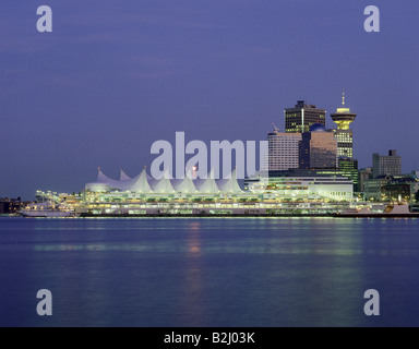 Géographie / voyages, Canada, Vancouver, Pavillon du Canada, Hôtel, centre-ville, moderne, architecture, bassin du port, vue de nuit, Banque D'Images