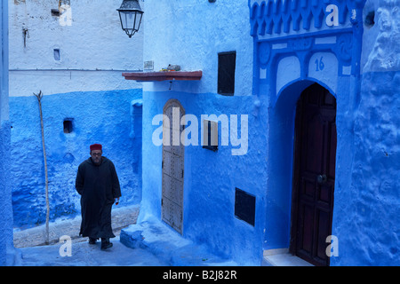 Des scènes de rue dans la ville fortifiée de bleu Chefchaouen, Maroc