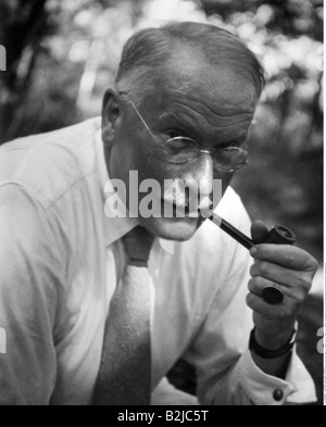 Jung, Carl Gustav, 26.7.1875 - 6. 6.1961, Suisse medic/médecin et psychologue, portrait, fumage pipe, vers 1940, C.G., fondateur de la psychologie analytique, psychologie Jungienne, Banque D'Images