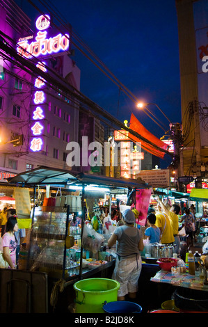 Restaurants dans le quartier chinois de la rue, Bangkok, Thaïlande Banque D'Images