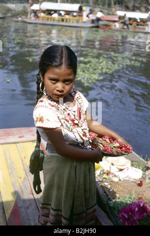 Géographie / voyages, Mexique, gens, enfants, fille avec fleurs, Mexico City, 'Floating Gardens' de Xochimilco, 1964, Banque D'Images