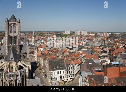 Toits de vieux Gand et St Nicholas Church vue du Beffroi Belgique Banque D'Images