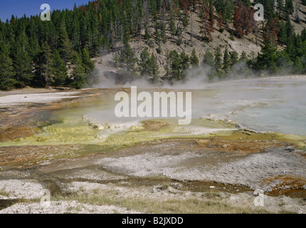 Géographie / voyages, USA, Wyoming, des paysages, le Parc National de Yellowstone, Midway Geyser Basin, La Vecchia Fonte, Additional-Rights Clearance-Info-Geyser-Not-Available Banque D'Images