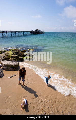 Totland Bay Waterfront dans Île de Wight, Royaume-Uni Banque D'Images