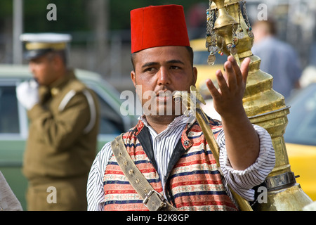 Vente de jus de tamarin l'homme dans les rues à Damas en Syrie Banque D'Images