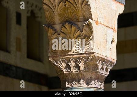 Pilier orné au Palais Azem dans la vieille ville de Damas en Syrie Banque D'Images