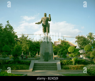 Statue du Roi Sisavangvong Banque D'Images