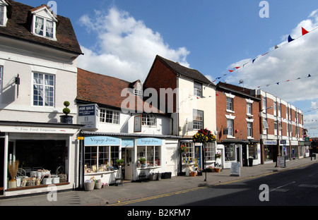 Boutiques dans High street Alcester Warwickshire U K Banque D'Images