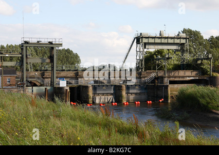 Écluse de Denver sur la Great Ouse à Norfolk, en Angleterre. Banque D'Images