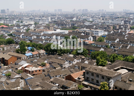 La Chine, Suzhou, vue aérienne de toits de la ville Banque D'Images