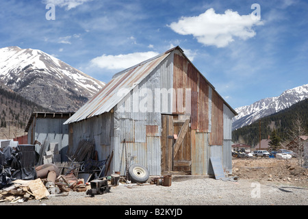 Hangar de métal ondulé à Silverton Colorado USA Banque D'Images