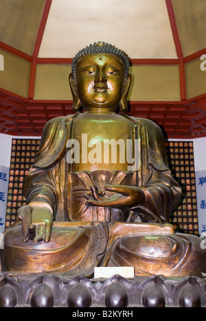 La Chine, Nanjing, statue du Bouddha de la Pagode du Temple Jiming Banque D'Images