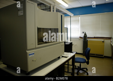 Machine pour analyser automatiquement les séquences de base dans des longueurs d'ADN à des fins de recherche Banque D'Images