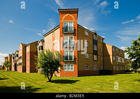 Logement moderne dans un village sur l'île d'Enfield Middlesex Royaume-Uni Banque D'Images