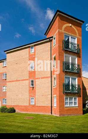 Logement moderne dans un village sur l'île d'Enfield Middlesex Royaume-Uni Banque D'Images