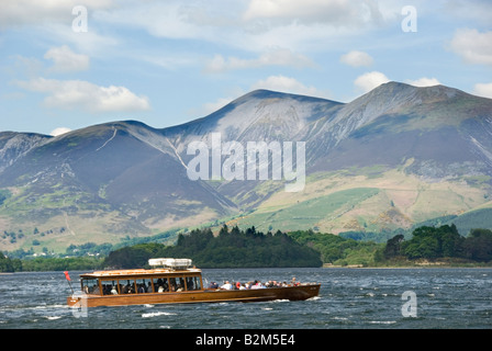 Traversier pour passagers sur le lac Derwent Water, Parc National de Lake District, Cumbria, England, UK Banque D'Images