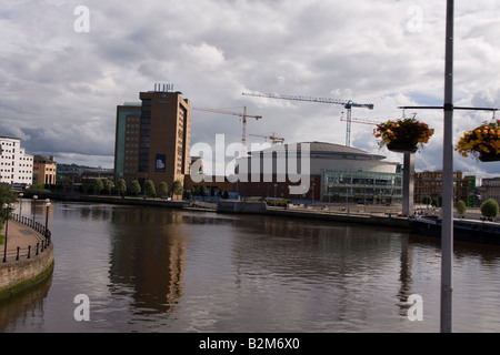 Waterfront Hall et l'hôtel Hilton de Belfast en Irlande du Nord Banque D'Images