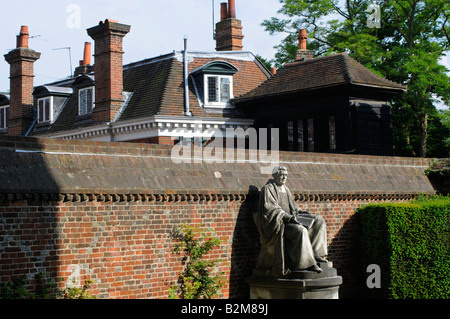 Statue de Josepho Goodall dans le jardin d'Eton College , Berkshire , Angleterre , Royaume-Uni Banque D'Images