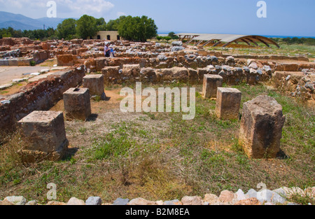 Pilier Hall en ruines de palais minoen détruit par un incendie en 1450BC au Malia sur l'île grecque de Crète Méditerranée UE GR Banque D'Images