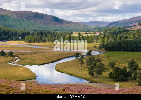 Scottish Landscape Mar Lodge Estate et le paysage de la vallée de la Dee, Braemar, parc national de Cairngorms, Highlands of Scotland UK Banque D'Images