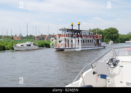 Tout le confort du sud-Paddle steamer bateau de croisière sur la rivière Bure, Horning, Norfolk Broads, Norfolk, Angleterre, Royaume-Uni Banque D'Images