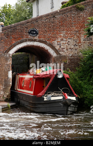 Numéro de pont canal 15-04 sortie 46 serrure sur le trou de bourdons et canal staffordshire worcestershire england uk wombourne Banque D'Images