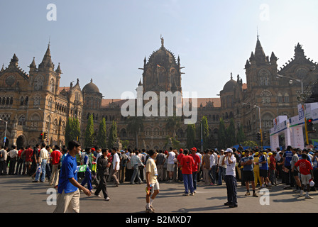 Victoria Terminus, et mieux connue par son sigle CST ou Bombay VT) est une gare ferroviaire historique à Mumbai, Inde Banque D'Images