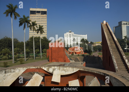 Jantar Mantar, un observatoire astronomique a été construit par Sawai Jai Singh II en 1724, New Delhi. L'Inde Banque D'Images