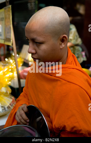 Portrait d'un moine bouddhiste prises à Bangkok, Thaïlande Banque D'Images